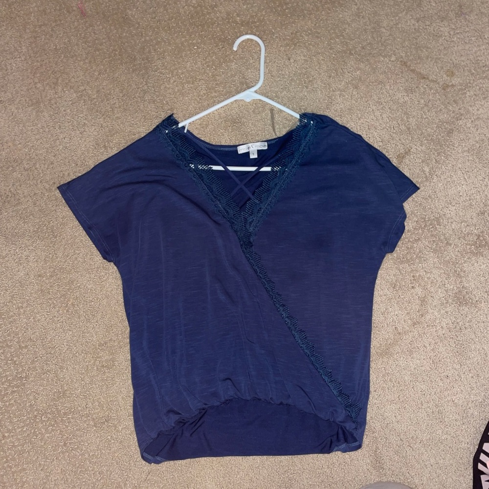 Super cute shirt. Size S. Worn a couple times but not much. Great condition.